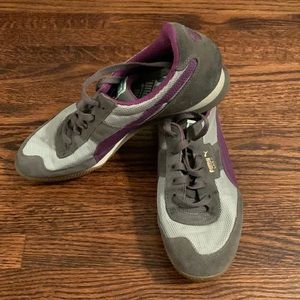 Women’s size 9 PUMA sneakers